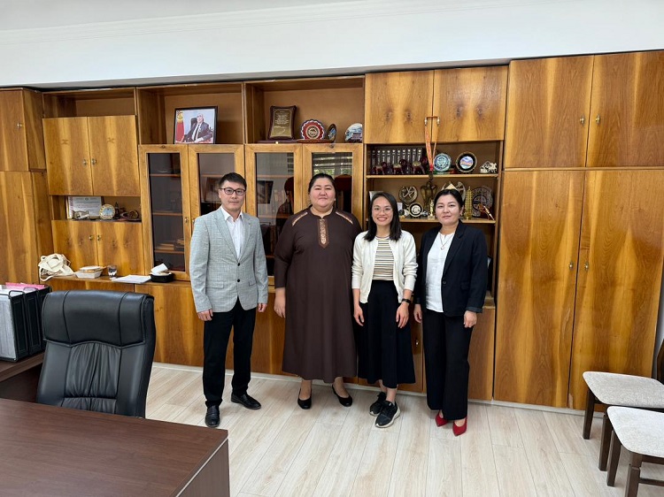 Преподаватели из Китая начали работу в МНУ